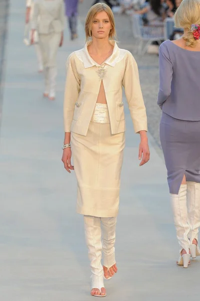 Look 8